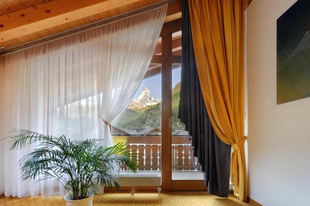 Alpine Hotel Perren Zermatt Oda fotoğraf